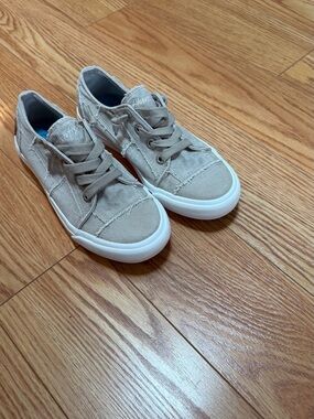 Malibu Women's Lace-Up Sneakers - Taupe Canvas with White Sole